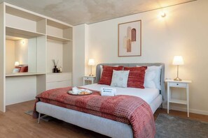 1 bedroom, iron/ironing board, travel cot, WiFi - Premium Apartment with Garage by HostWise (Porto)