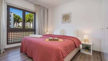 2 chambres, fer et planche à repasser, Wi-Fi gratuit, draps fournis