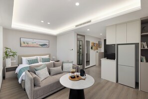 Business Double Room | In-room safe, desk, laptop workspace, blackout curtains - Adoor Suites Songbei Suzhou (Suzhou)