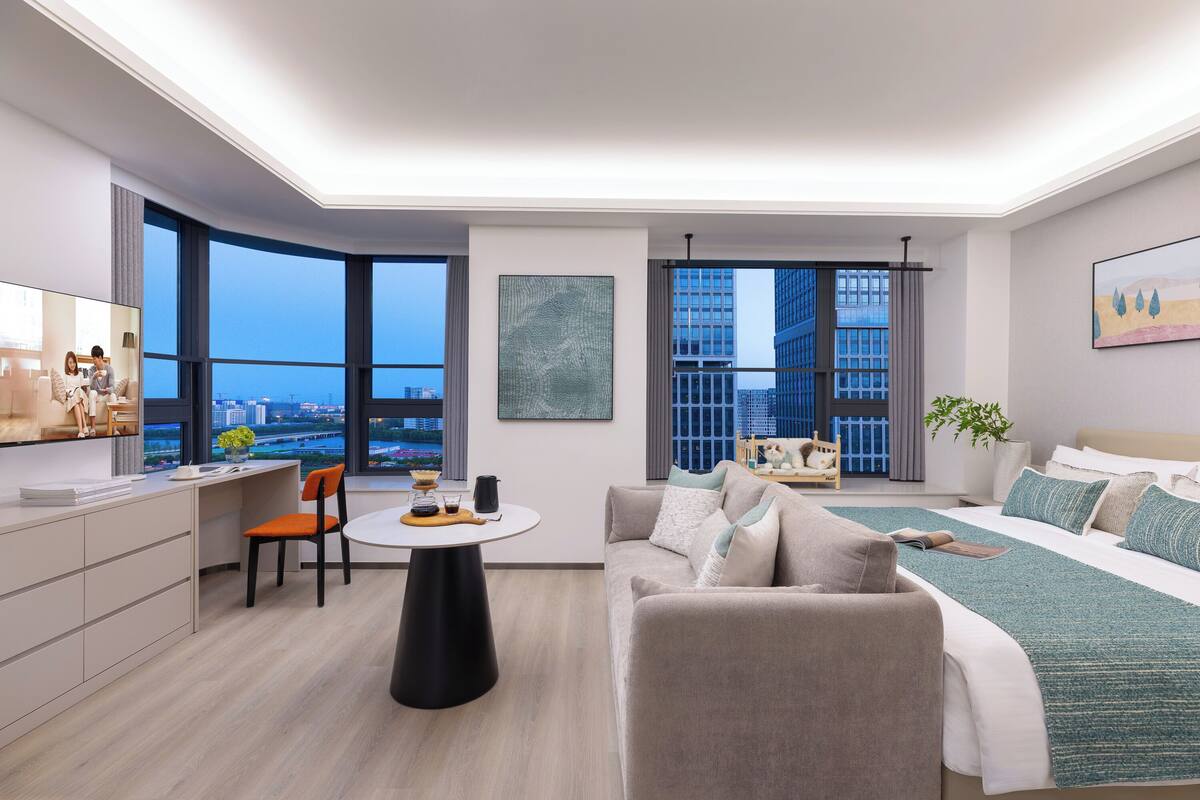Business Double Room, City View | In-room safe, desk, laptop workspace, blackout drapes