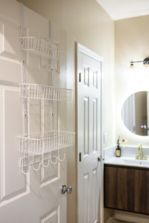 Interior - mountain views, BBQ area,  villa with 2 bedrooms, private garden, close Disney (Chino Hills)