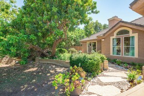 المنطقة المحيطة بالمنشأة