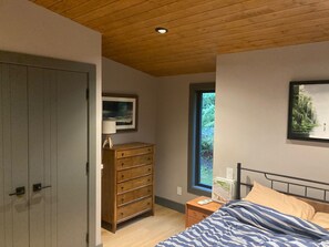 2 quartos, ferros/tábuas de passar roupa, Wi-Fi, roupa de cama