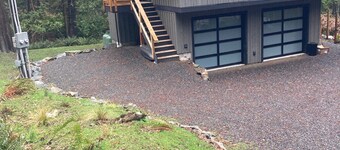 New modern coach house on Killarney Lake, five minute drive from the ferry.