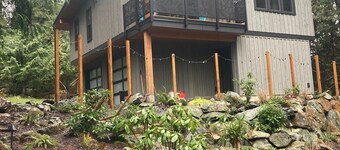 New modern coach house on Killarney Lake, five minute drive from the ferry.