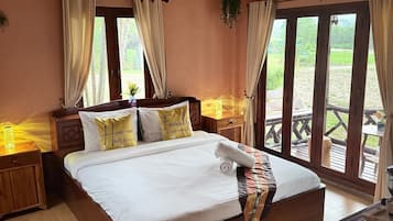 Desk, laptop workspace, free WiFi