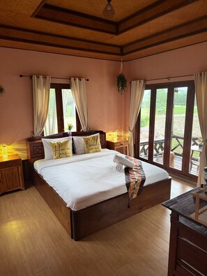 Desk, laptop workspace, free WiFi