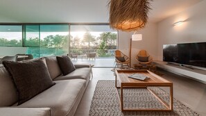 Smart TV y chimenea