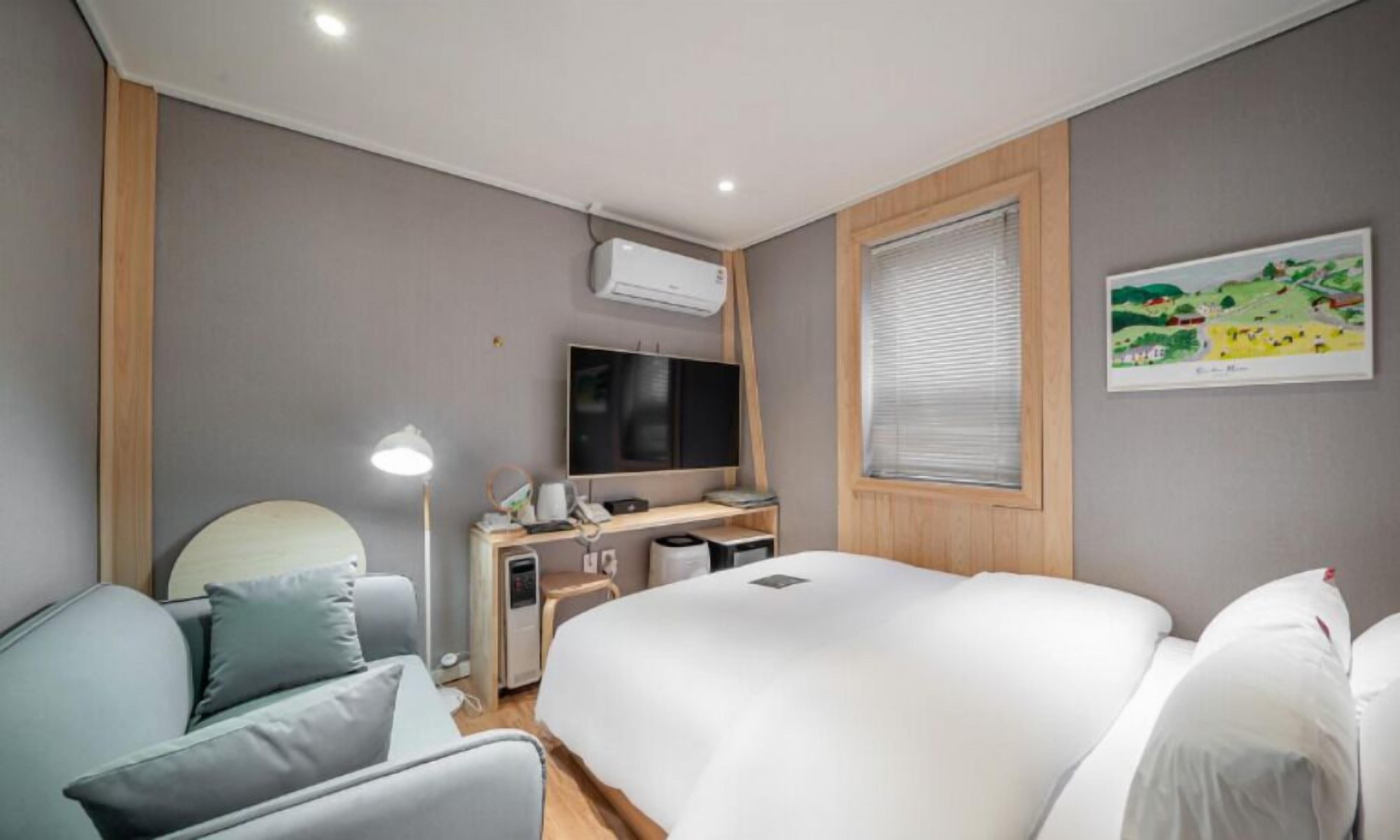 Standard Double Room | Free WiFi, bed sheets