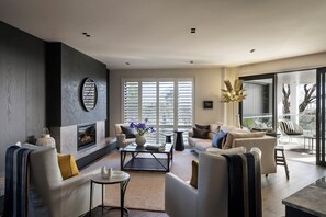 تلفزيون، مدفأة، ستيريو