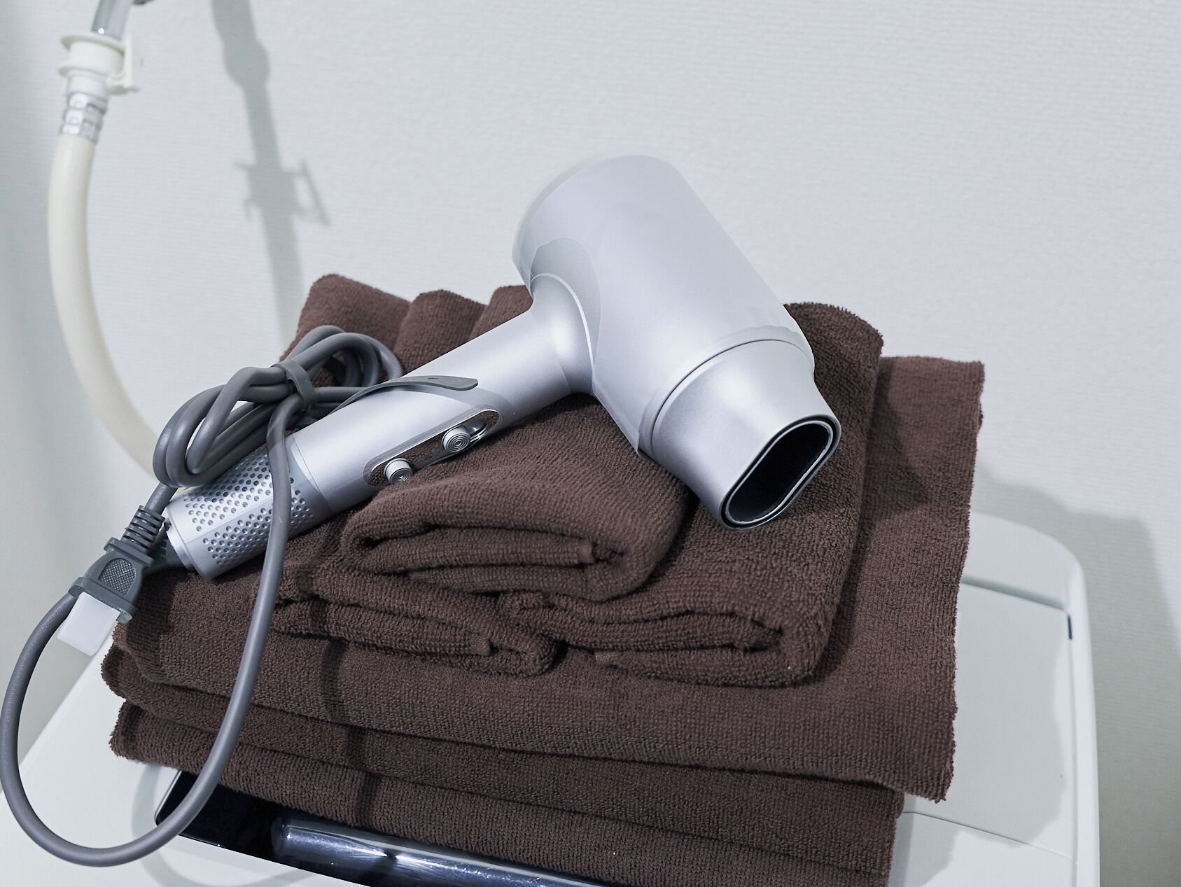 Hårføner, håndklær, såpe og toalettpapir