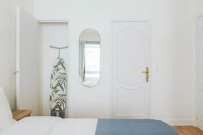 1 habitación, tabla de planchar con plancha, wifi y ropa de cama 