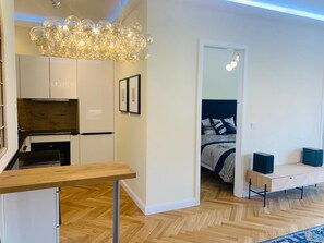 1 Schlafzimmer, Zimmersafe, Schreibtisch, Bügeleisen/Bügelbrett