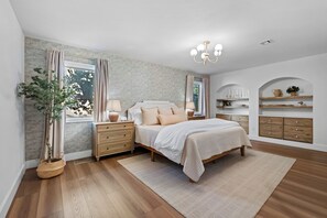 4 bedrooms, desk, iron/ironing board, travel cot