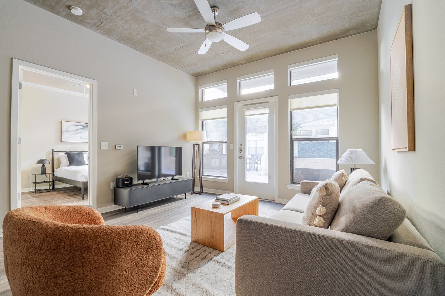 Fernseher, Stereoanlage