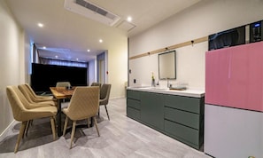 Club Room | Free WiFi
