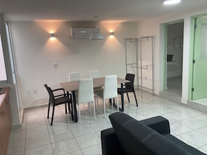 Apartment, 1 Bedroom, Accessible, Patio | Dining room