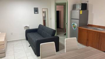 Apartment, 1 Schlafzimmer, barrierefrei, Terrasse | Wohnzimmer
