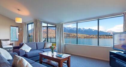 Queenstown Escape | Heated Pool & Stunning Lake Views | 2 Bedrooms