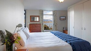 3 bedrooms, iron/ironing board, travel crib, WiFi