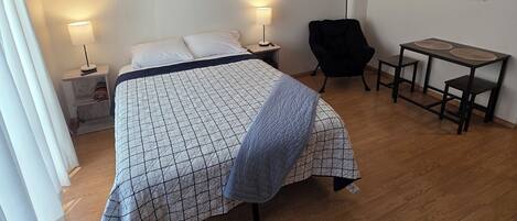 1 chambre, fer et planche à repasser, Wi-Fi, draps fournis