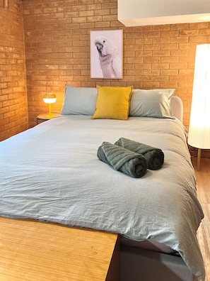1 bedroom, desk, iron/ironing board, WiFi