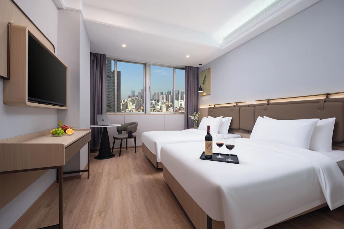 Habitación Business con 2 camas individuales, vistas a la ciudad | Escritorio, espacio para trabajar con un portátil, cortinas opacas