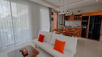 Deluxe Villa, 3 Bedrooms, Pool View | Private kitchen