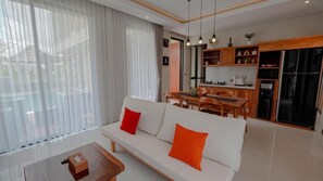 Deluxe Villa, 3 Bedrooms, Pool View | Dapur peribadi