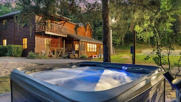 Tina de hidromasaje al aire libre