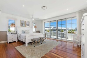 4 bedrooms, iron/ironing board, travel cot, WiFi - Coastal Luxe (Kingscliff)