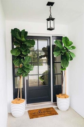 Exterior detail - Coastal Luxe - Hampton inspired holiday home (Kingscliff)