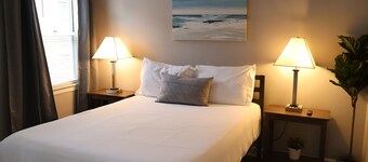 Nice 3-bedroom house with AC in vibrant Chicago