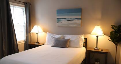 Nice 3-bedroom house with AC in vibrant Chicago