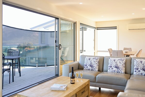 TV - Deja Blue 2 - Freycinet (Glamorgan-Spring Bay)