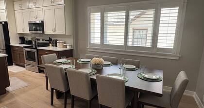3 Bedroom Home Close to University / Garage