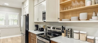 3 Bedroom Home Close to University / Garage