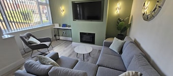 House - Sleeps 4 - Parking - Garden - City Centre