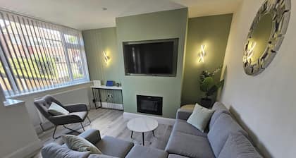 House - Sleeps 4 - Parking - Garden - City Centre