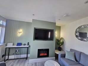 TV, fireplace