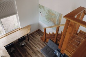 Stuga - utsikt mot resort | Vardagsrum