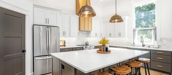 Heritage Heights-Close to Downtown & Pioneer Park - Luxury Finishes - EV charger