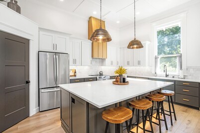 Heritage Heights - Luxe Historic Home Near Downtown & Pioneer Park - EV Charger
