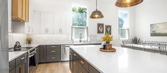 Heritage Heights-Close to Downtown & Pioneer Park - Luxury Finishes - EV charger