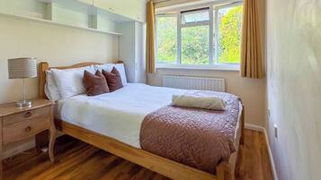 3 bedrooms, WiFi, bed sheets