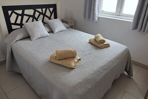 3 室のベッドルーム、アイロン / アイロン台、WiFi、ベッドシーツ