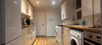 Curzon St - 4 Beds, Sleeps 7 with Street Parking