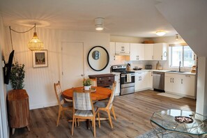 Microwave, oven, stovetop, dishwasher - Hospital Walking distance/Pandosy Area/Close to Beach 2 bed/2 bath Carriage Home (Kelowna)