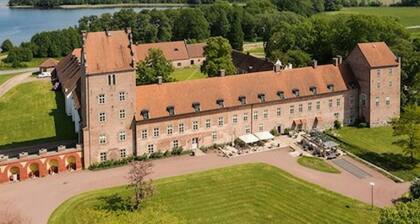 Modern 1-Bedroom Apartment for 6 Near Kristianstad