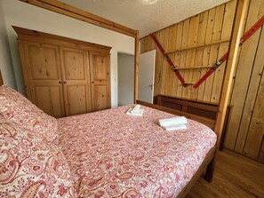 3 bedrooms, WiFi, bed sheets